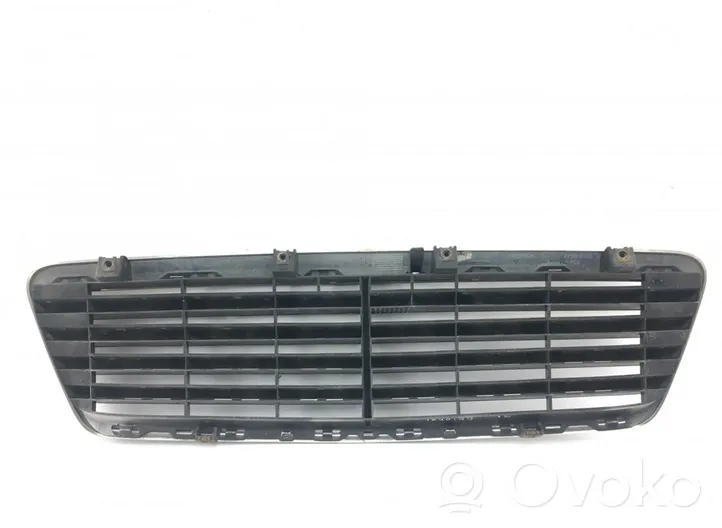 Mercedes-Benz CLK A208 C208 Kühlergrill A2088800085