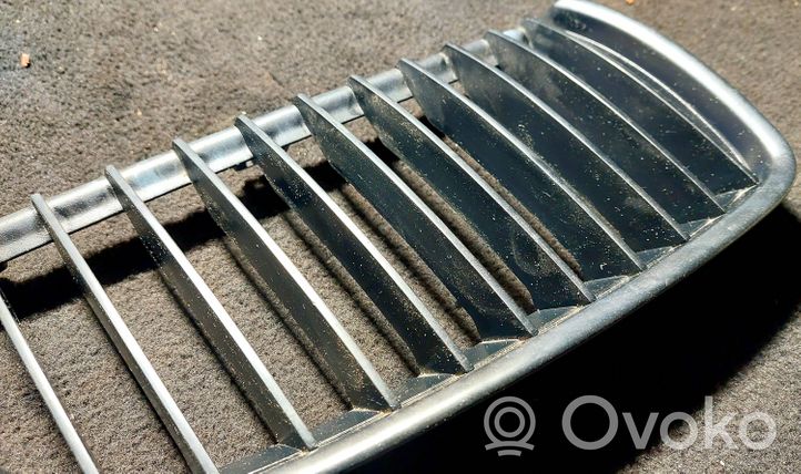 BMW 3 E90 E91 Maskownica / Grill / Atrapa górna chłodnicy 