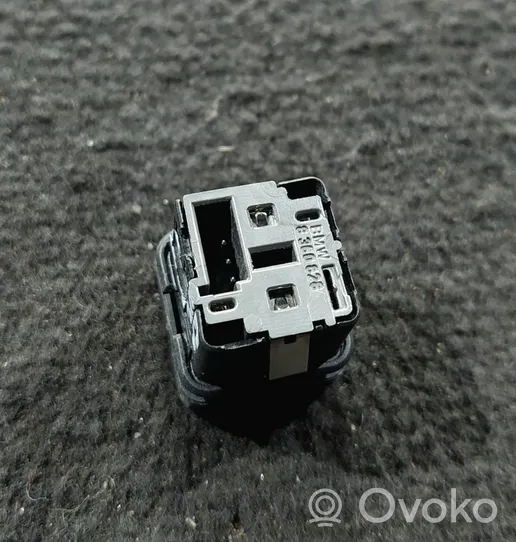 BMW 5 E39 Central locking switch button 8360828