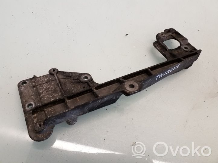 Volkswagen Touran I EGR-venttiilin/lauhduttimen kiinnike 03G131159