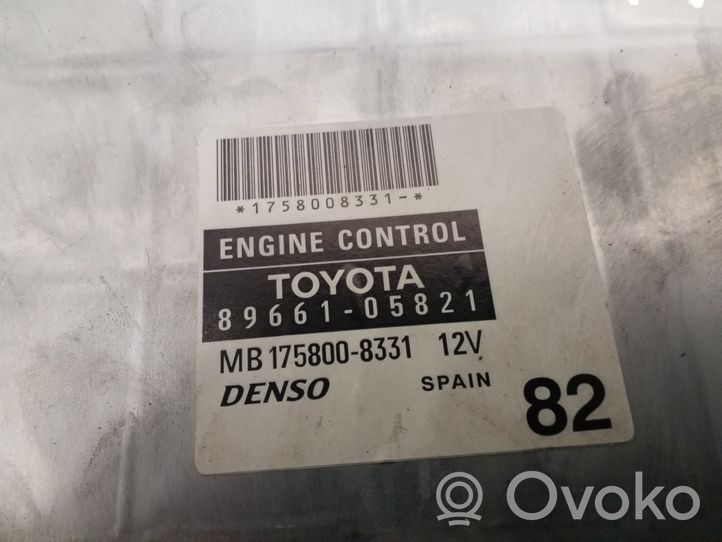 Toyota Avensis T250 Variklio valdymo blokas 8966105821
