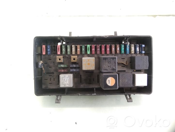 Audi 80 90 B2 Module de fusibles 