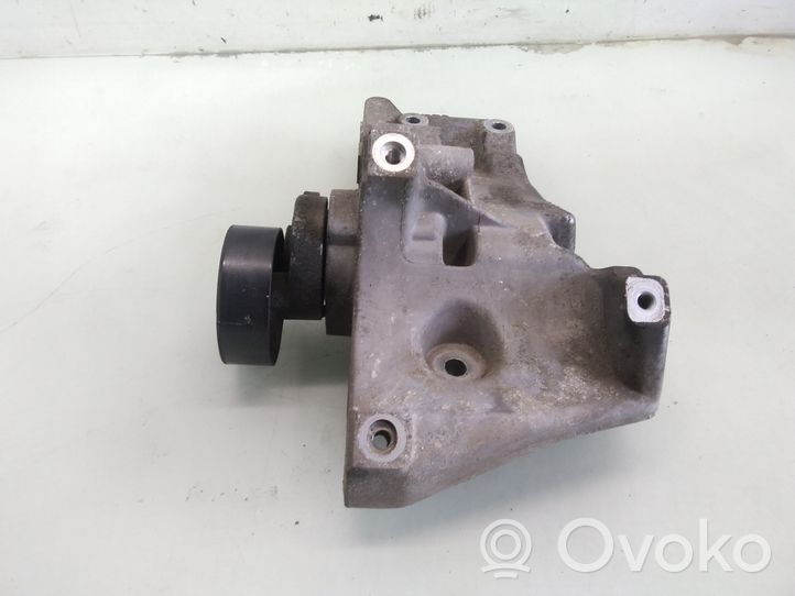 Volkswagen Polo IV 9N3 Supporto del generatore/alternatore 036145169