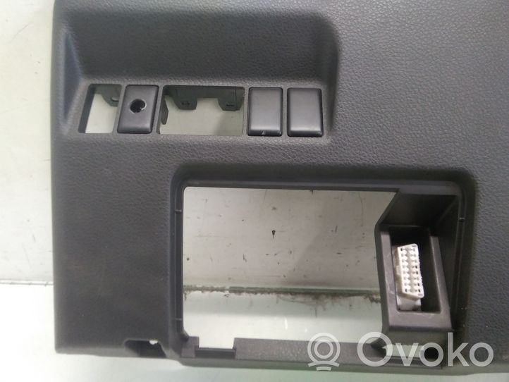 Nissan X-Trail T30 Garniture panneau inférieur de tableau de bord 68102EQ420