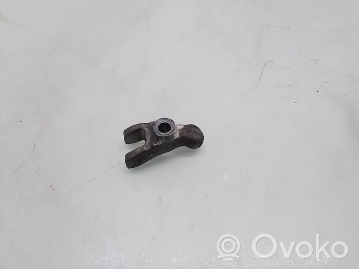 Opel Zafira B Support de pince d'injecteur de carburant 