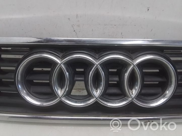 Audi A4 S4 B5 8D Grotelės priekinės 8D0853651