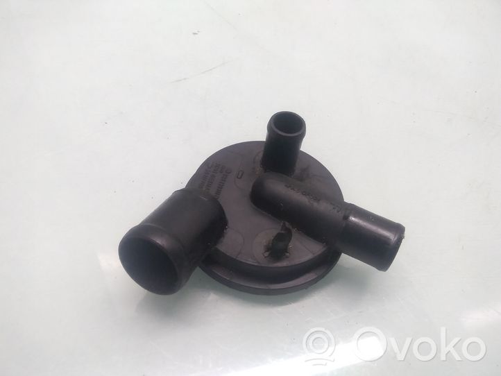 Volkswagen Golf IV Breather valve 028129101D