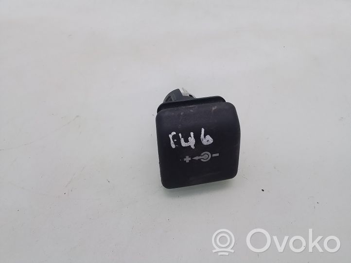 BMW 3 E46 12 V Socket (rear) 