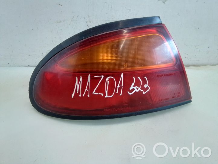 Mazda 323 F Luci posteriori 