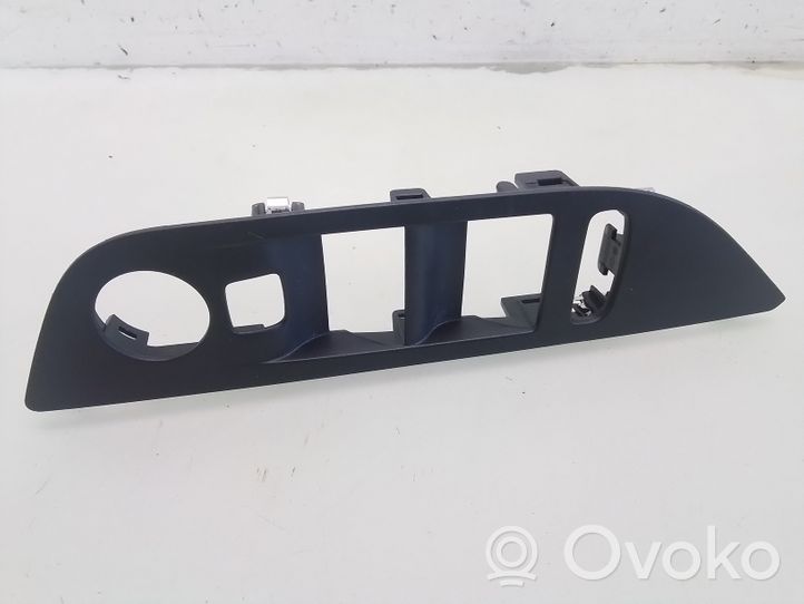 Peugeot 2008 II Rivestimento pulsantiera finestrino della portiera anteriore MP8177