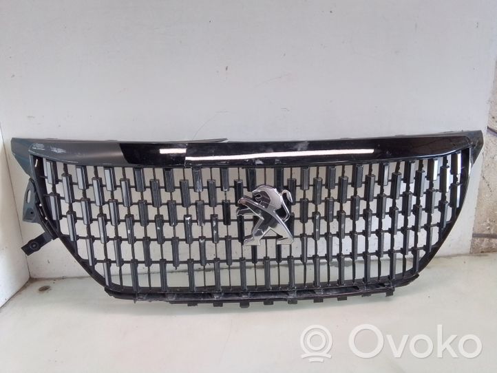 Peugeot 2008 II Maskownica / Grill / Atrapa górna chłodnicy 9825860780