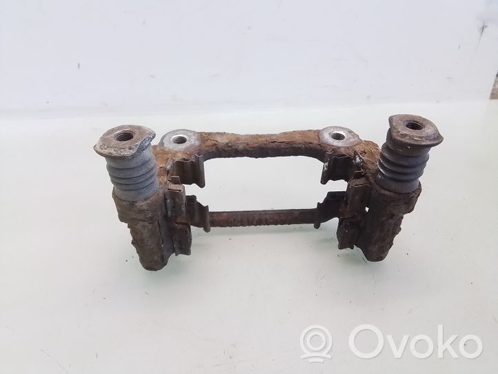 Toyota Avensis T250 Supporto della pinza del freno posteriore 