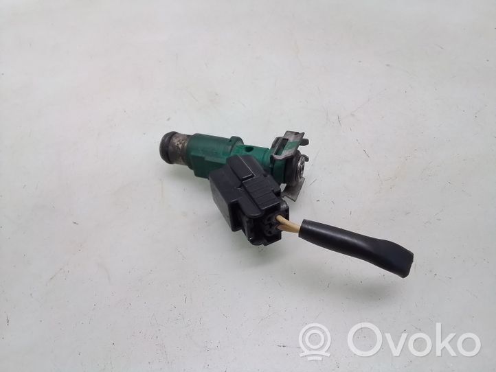 Peugeot 1007 Injecteur de carburant 01F023