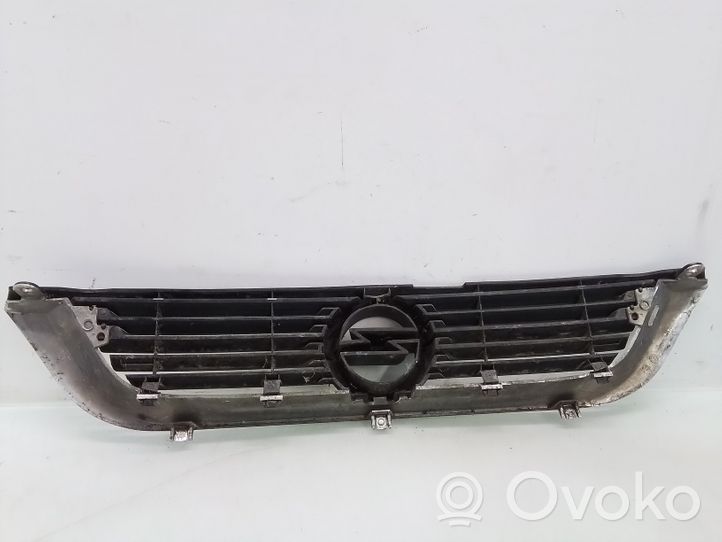 Opel Vectra B Etupuskurin ylempi jäähdytinsäleikkö 09152352