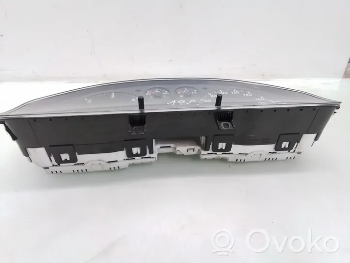 Audi A4 S4 B5 8D Compteur de vitesse tableau de bord AU0007001