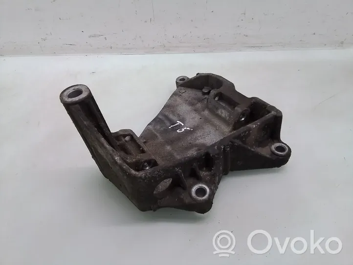 Volkswagen Transporter - Caravelle T5 Generator/alternator bracket 070903143C