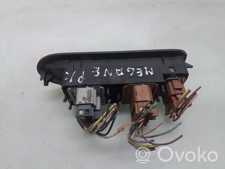 Renault Megane II Electric window control switch 025330