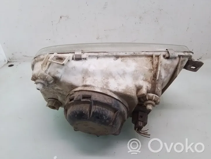 Volkswagen Vento Faro delantero/faro principal 203352B