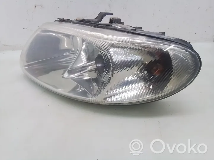 Chrysler Voyager Lampa przednia 