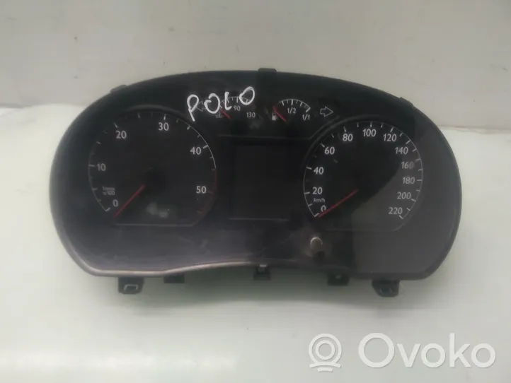 Volkswagen Polo IV 9N3 Spidometras (prietaisų skydelis) 05100431487