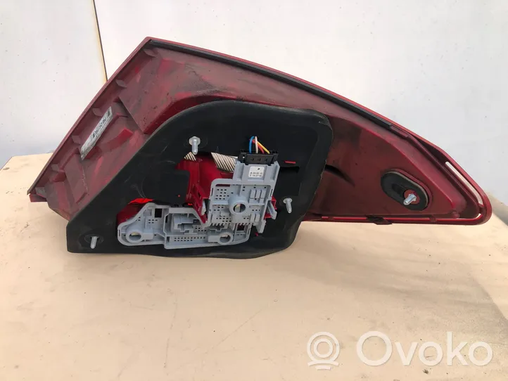 Mercedes-Benz C W204 Lampa tylna 2048205464