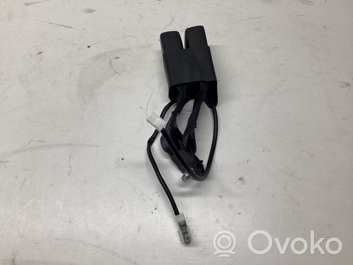 Nissan Qashqai Boucle de ceinture de sécurité arrière centrale G2285