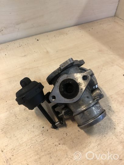 Audi A4 S4 B6 8E 8H Soupape vanne EGR 038131501G