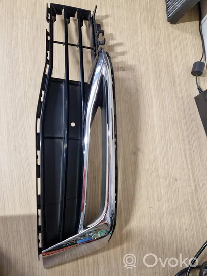 BMW 5 G30 G31 Grille inférieure de pare-chocs avant 51117385277