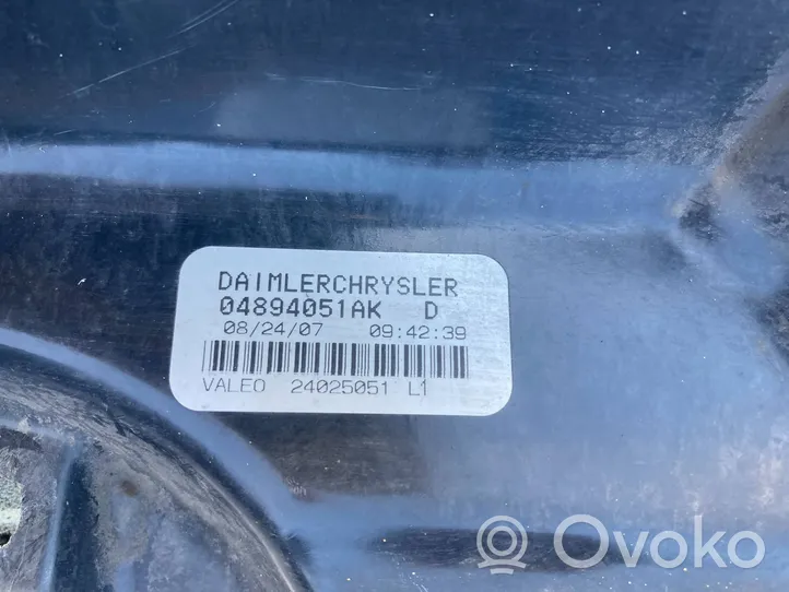 Chrysler Voyager Moldura del limpia 04894051AK