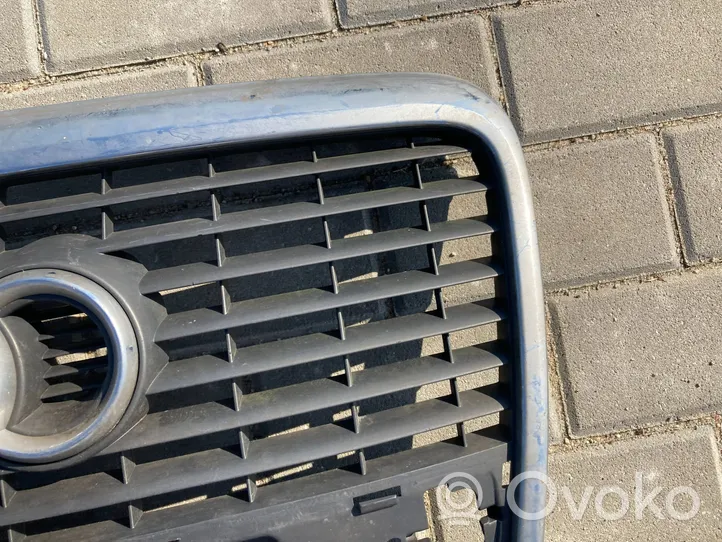 Audi A6 S6 C6 4F Maskownica / Grill / Atrapa górna chłodnicy 4F0853651