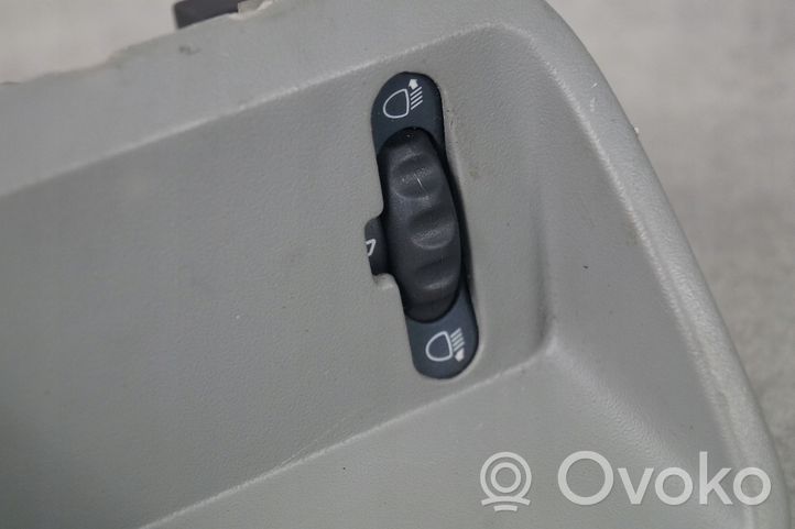 Renault Trafic II (X83) Headlight level height control switch 