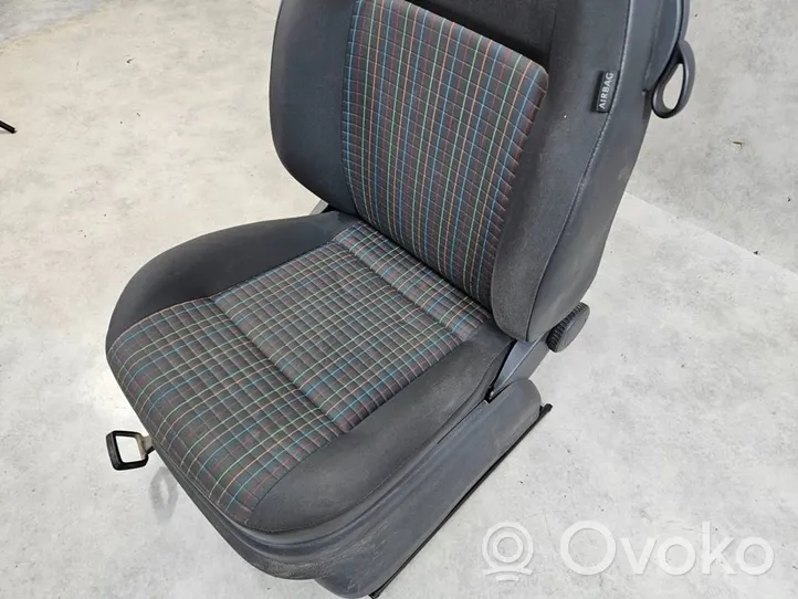 Volkswagen Polo IV 9N3 Front driver seat 