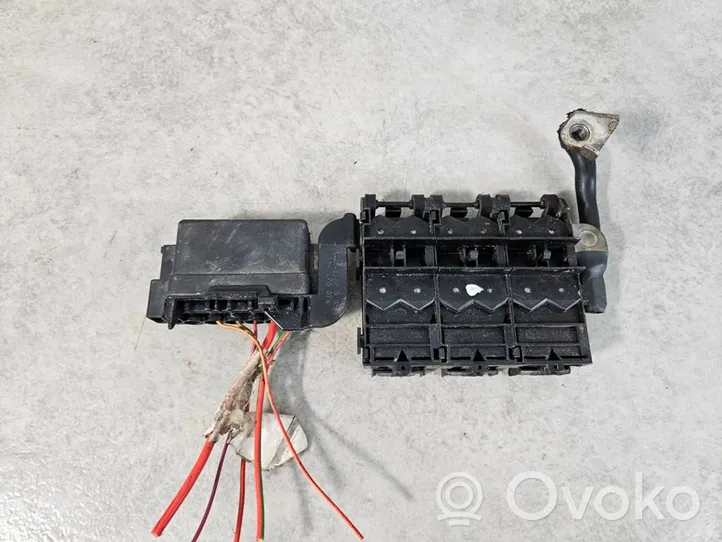 Volkswagen Polo IV 9N3 Module de fusibles 5Z0937548C