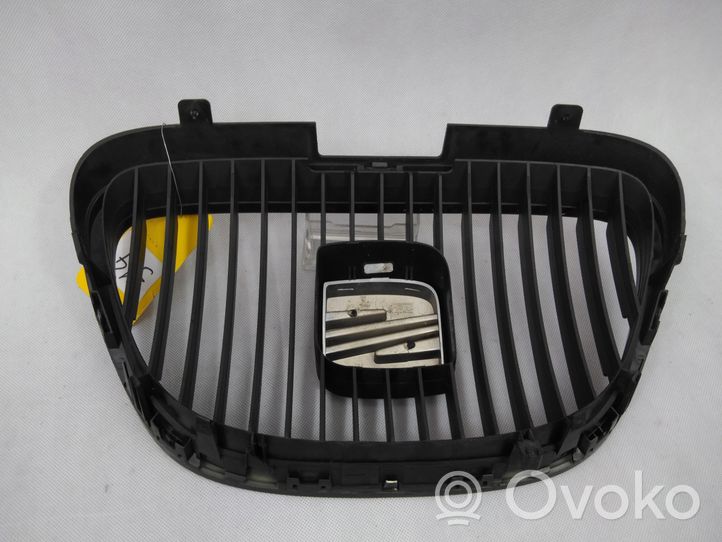 Seat Leon (1P) Grille calandre supérieure de pare-chocs avant 