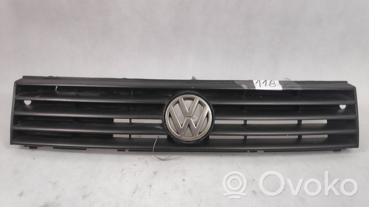 Volkswagen Polo II 86C 2F Grille calandre supérieure de pare-chocs avant 867853653