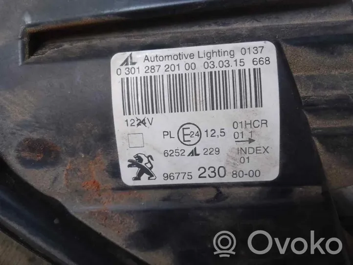 Peugeot 308 SW  Lampa przednia 9677523080