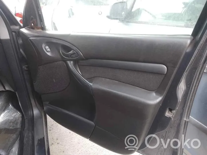 Ford Focus Etuoven verhoilu 