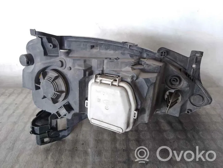 Opel Corsa C Lampa przednia 13100535