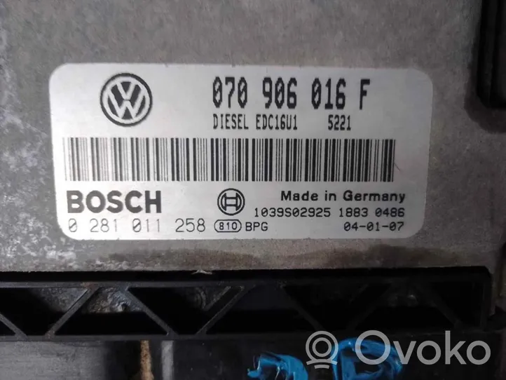 Volkswagen Touareg I Motorsteuergerät/-modul 070906016F