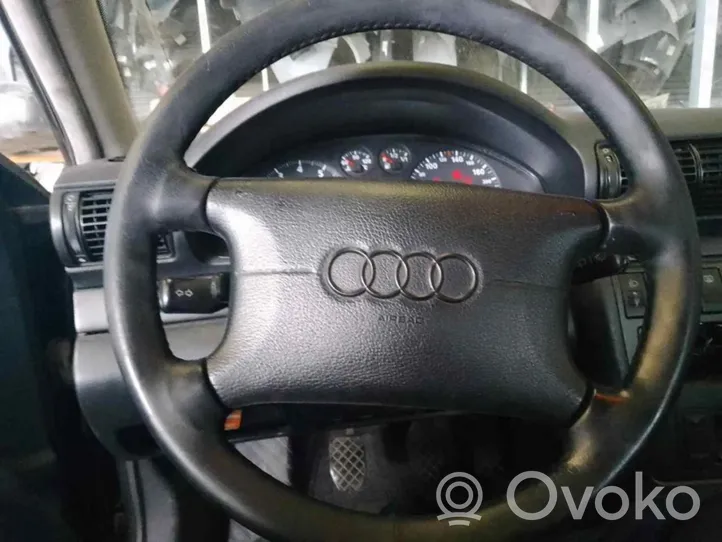 Audi A4 S4 B5 8D Kierownica 