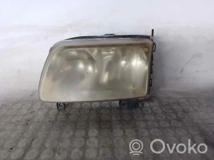 Volkswagen Polo Lampa przednia 