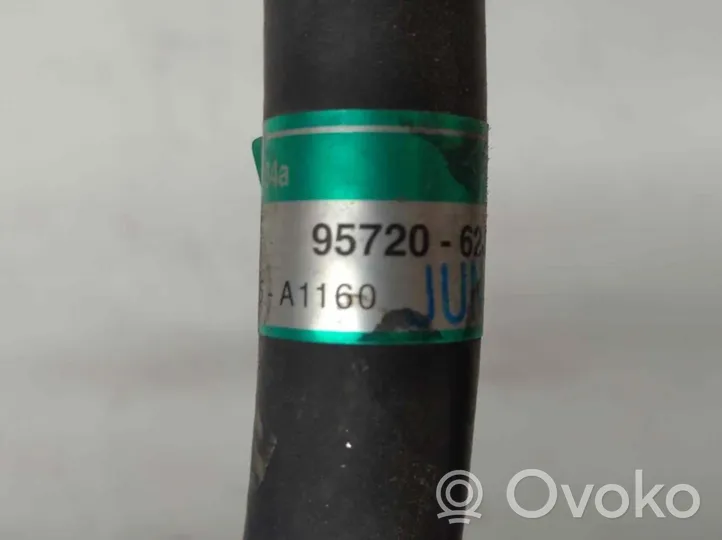 Suzuki Swift Manguera/tubo del aire acondicionado (A/C) 9572062J00