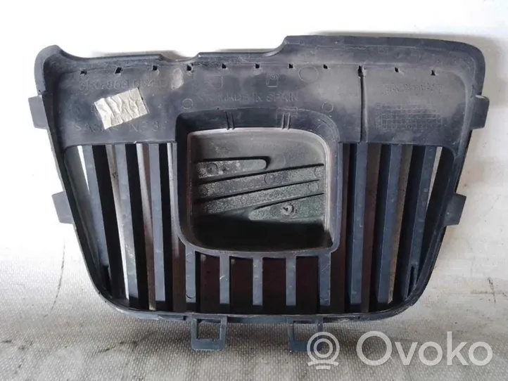 Seat Cordoba (6K) Grotelės priekinės 6K0853654D