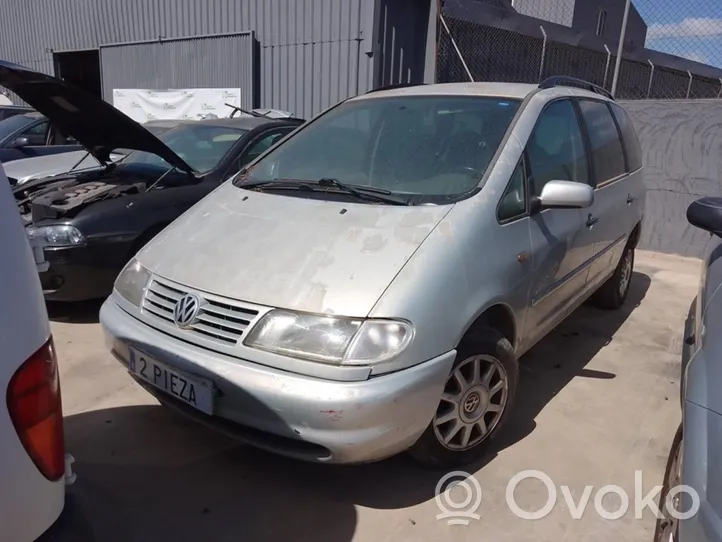 Volkswagen Sharan Nadkole przednie 7M0821106AK