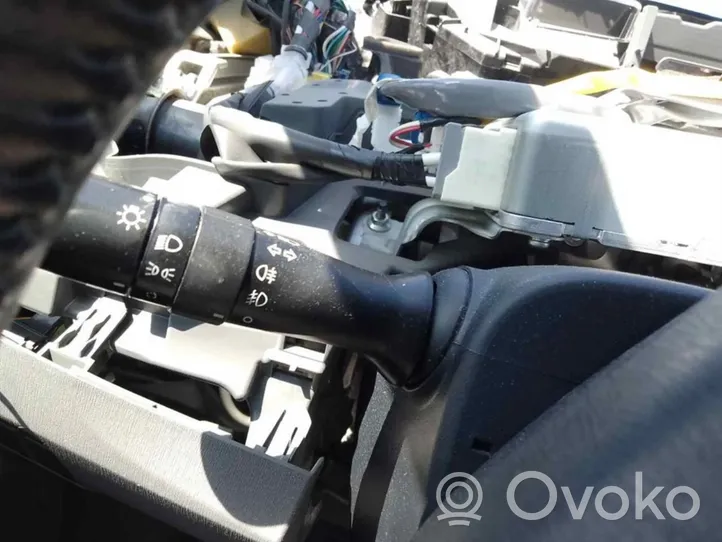 Toyota Prius (NHW20) Leva/interruttore dell’indicatore di direzione e tergicristallo 