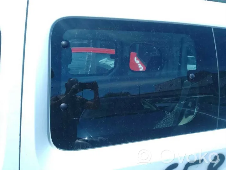 Renault Kangoo I Fenêtre latérale avant / vitre triangulaire 