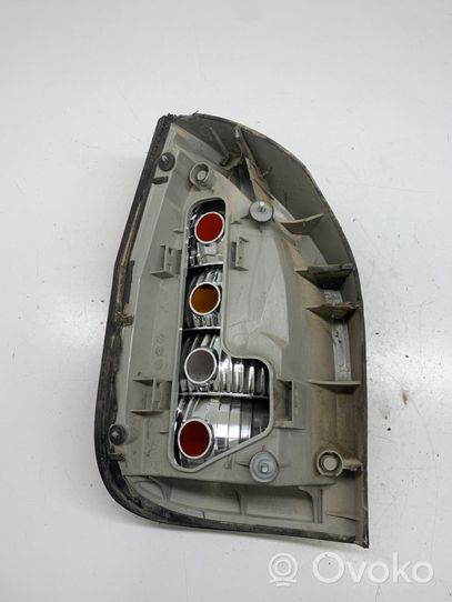 Opel Zafira A Lampa tylna 11A113B