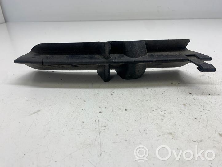 Audi A3 S3 8L Priekinis tempimo kilpos dangtelis 8L0807441A