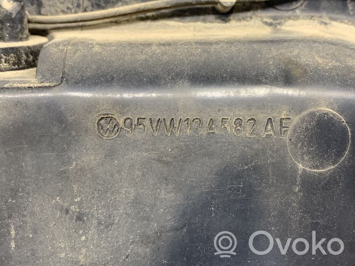 Volkswagen Sharan Listwa oświetlenie tylnej tablicy rejestracyjnej 95VW134582AF