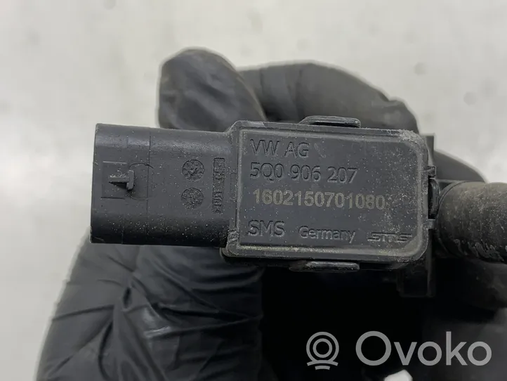 Audi A4 S4 B9 Przewód / Wąż podciśnienia 8W0611931BB